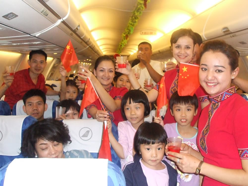 南航新疆分公司“民族之花” 在国庆节绽放