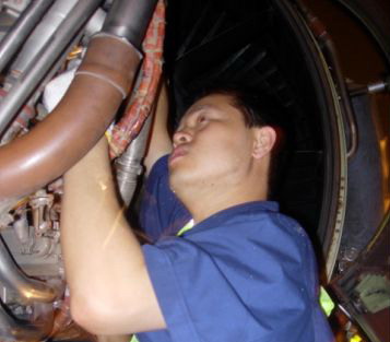 东航西北航线部力保“十七大”代表运输任务