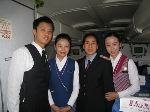 难忘的航班：新疆乘务员亲密接触十七大代表