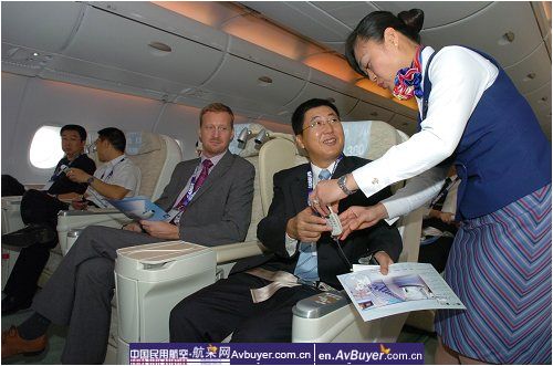 空客A380首次在广州进行载人试飞