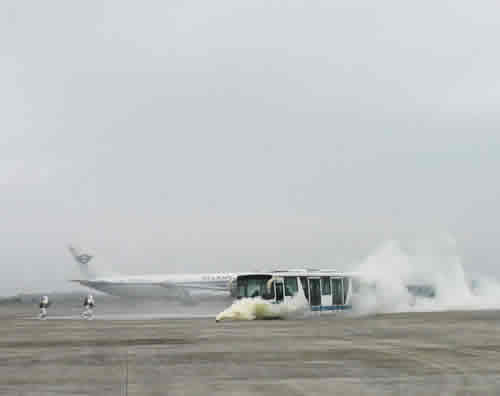 海口美兰国际机场举行飞机火灾应急救援演练