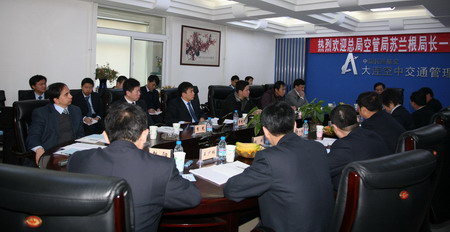 民航总局空管局局长苏兰根视察大连空管站