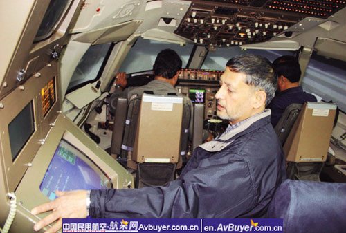 尼泊尔航空公司新年首次在珠海翔翼飞行训练