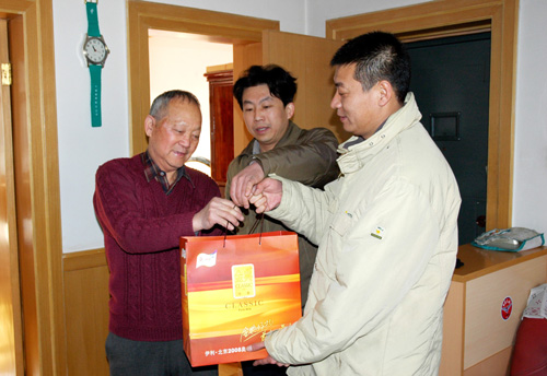 东航山西维修部为员工父母送去节日的祝福