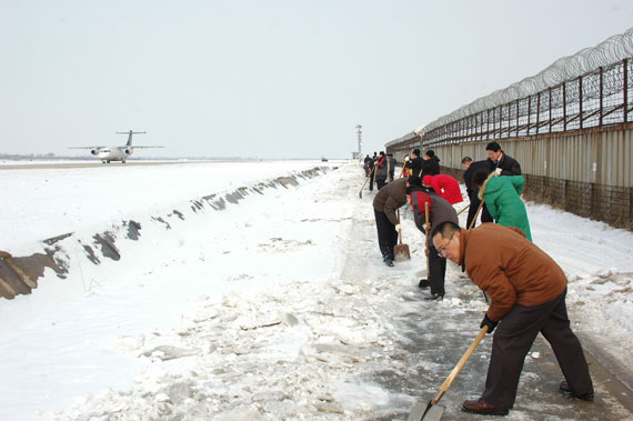 海航启动不正常航班预案运输因大雪滞留旅客