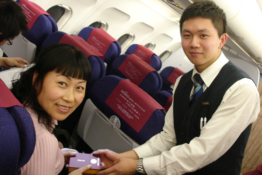 吉祥航空三八妇女节客舱人性化服务感动乘客