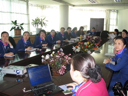 新疆客舱部乘务一大队召开安全论文交流会