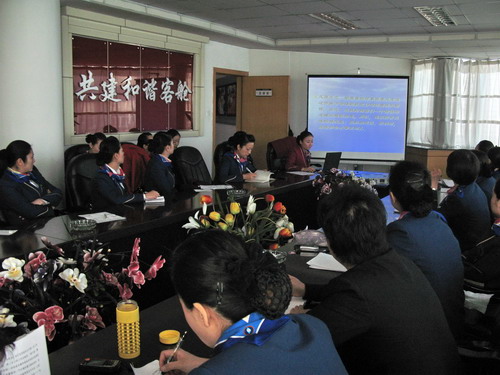 新疆客舱部乘务一大队召开安全论文交流会