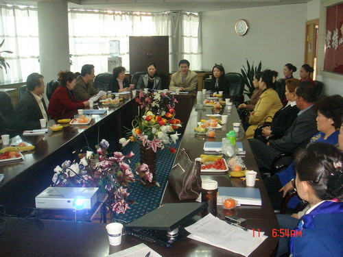 南航新疆客舱部召开2008年新乘家长座谈会