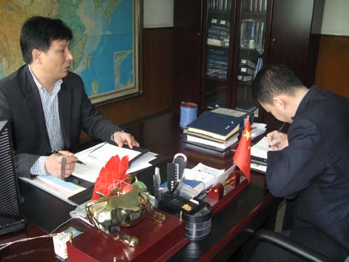 南航新疆“飞行部建设年”加强空防教育