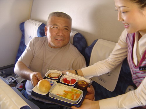 南航新疆分公司精品航班盘式正餐获旅客好评