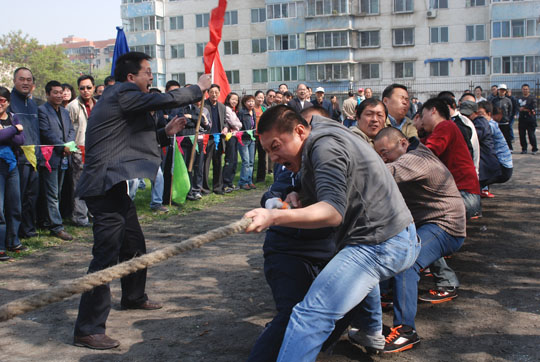 东航甘肃分公司举办2008年春季拔河比赛