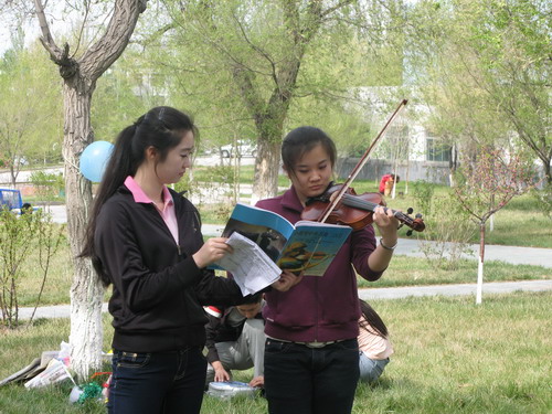 同一片蓝天:记飞行部客舱部青春风采联谊会