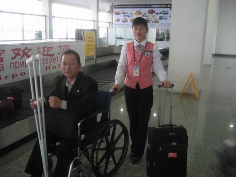 倒计时100天 南航新疆地保部为北京奥运加油!