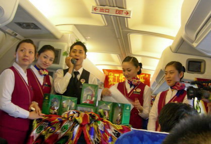 南航新疆客舱部：“五一”让快乐留在客舱