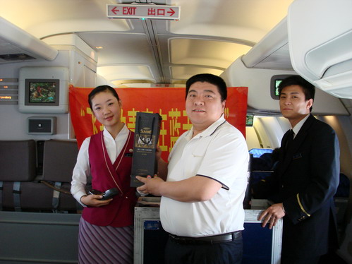 南航新疆分公司客舱部:航班上的“青年节”