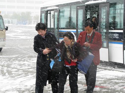 新疆分公司地保部积极应战春季突发暴风雪