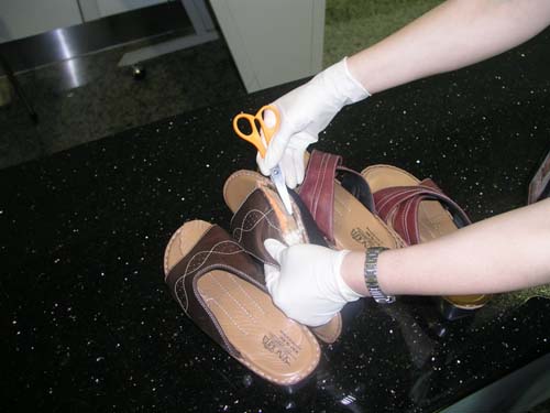 深圳机场边检站查获外国人携带毒品入境案