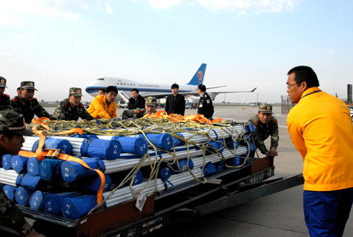 南航黑龙江分公司昼夜奋战支援抗震救灾