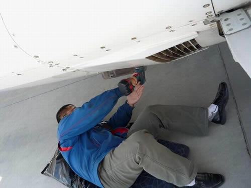 空调罢工旅客遭殃;心系旅客,南航排故送凉爽