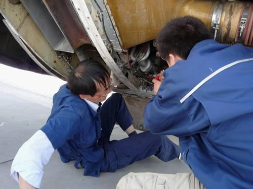 空调罢工旅客遭殃;心系旅客,南航排故送凉爽