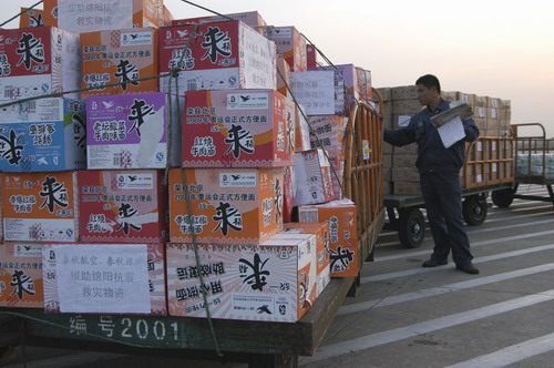 春秋航空公司向灾区紧急捐助3000份急需物资