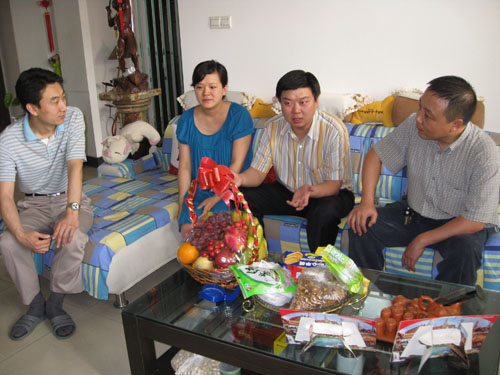 民航天津空管分局慰问家人在地震灾区的职工