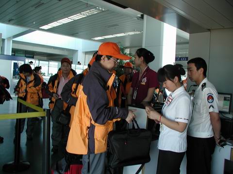 新疆分公司地保部紧急动员保障专机赶赴灾区