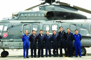 香港飞行服务队谷中冒死悬停 救出两名矿工