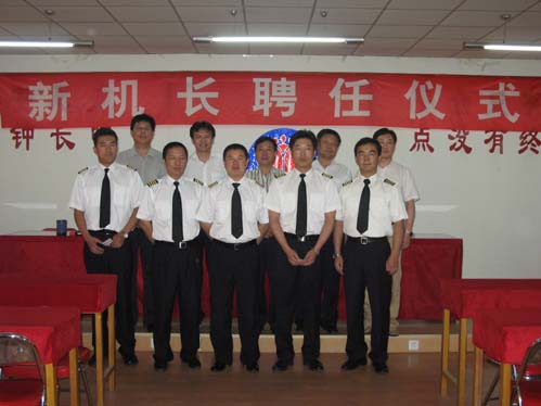南航新疆分公司飞行部举行新机长聘任仪式