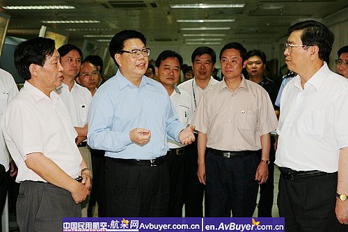 张德江副总理亲切慰问民航西南地区一线员工