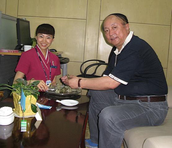 南航明珠贵宾室端午节“南航情 粽飘香”