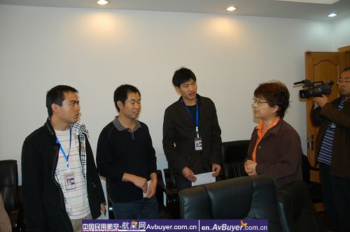 东航云南分公司抗震救灾纪实图片(三)