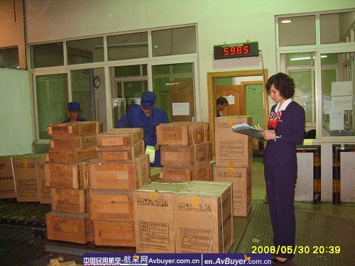 东航云南分公司抗震救灾纪实图片(三)