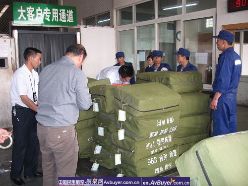 东航云南分公司抗震救灾纪实图片(三)