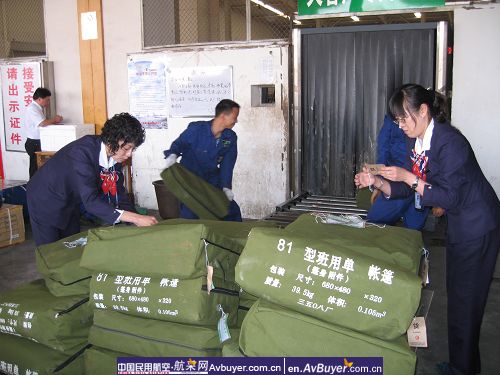 东航云南分公司抗震救灾纪实图片(三)