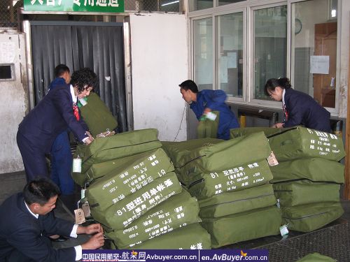 东航云南分公司抗震救灾纪实图片(三)