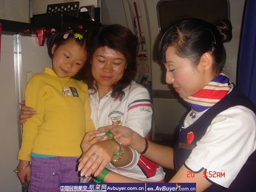 东航云南分公司抗震救灾纪实图片(四)