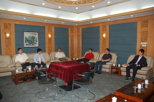 团十六大代表东北空管局高柱山启程赴京