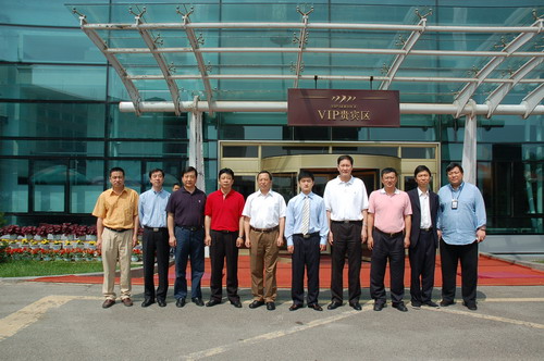 团十六大代表东北空管局高柱山启程赴京