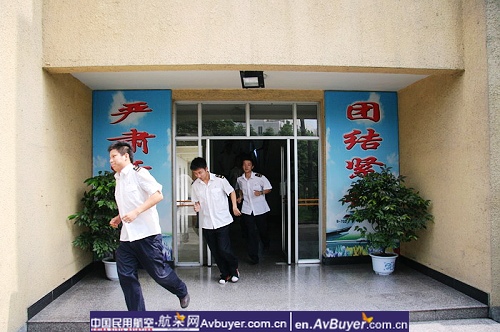 广汉分院组织学生进行紧急情况应急疏散演练