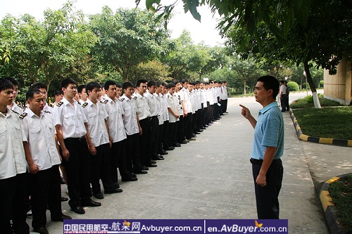 广汉分院组织学生进行紧急情况应急疏散演练