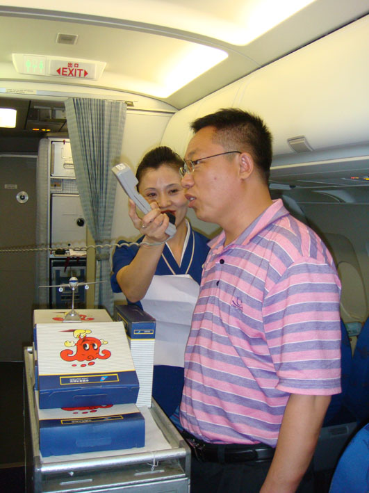 南航机上安全生产月:安全生产,为国分忧