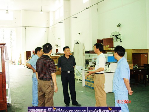 飞院吴旭勇副校长关心飞机修理厂灾后建设