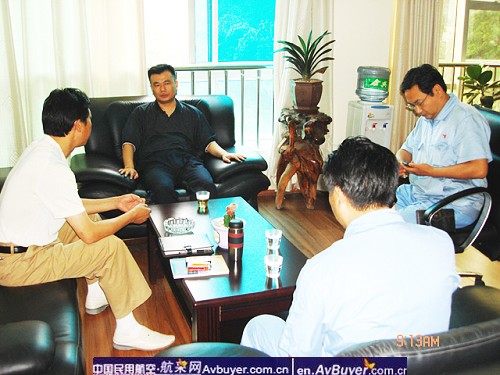 飞院吴旭勇副校长关心飞机修理厂灾后建设