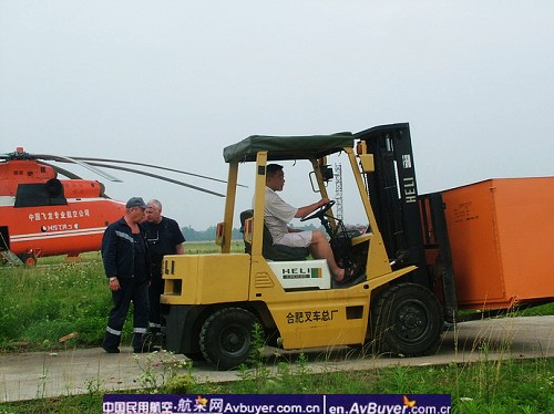 民航抢险功臣米-26直升机离汉返回哈尔滨