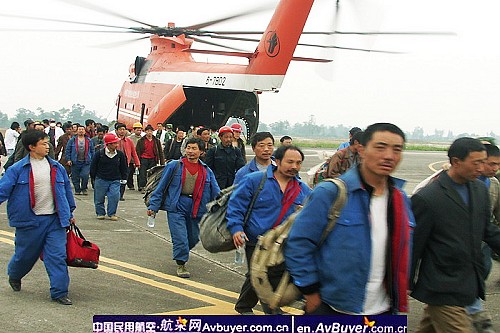 民航抢险功臣米-26直升机离汉返回哈尔滨