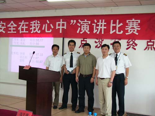 南航新疆分公司飞行部举办安全演讲活动