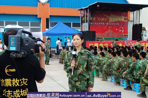 心连心艺术团到飞院绵阳分院慰问救灾一线人员