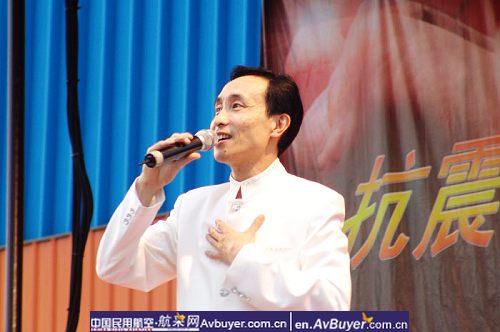 心连心艺术团到飞院绵阳分院慰问救灾一线人员